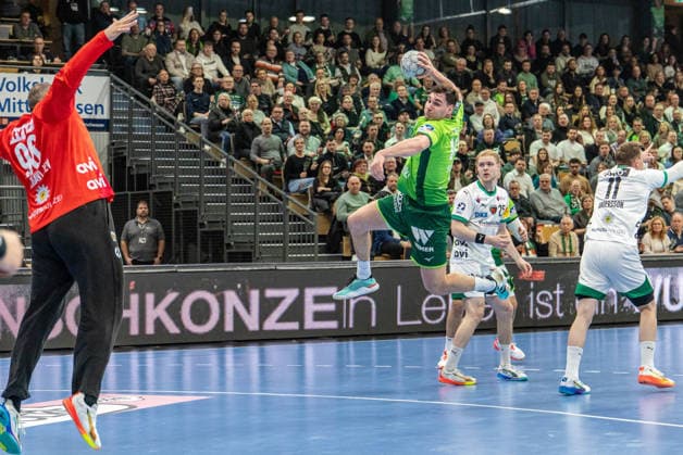 Josip Simic HSG Wetzlar, 10 vs Matthes Langhoff Fuechse Berlin, 25 GER, HSG Wetzlar vs Fuechse Berlin, Handball, 1 Bundesliga Men, Matchday 20, Season 2025 2026, 11 02 2026 GER, HSG Wetzlar vs Fuechse Berlin, Handball, 1 Bundesliga Men, Matchday 20, Season 2025 2026, 11 02 2026 Wetzlar Copyright: xEibner-Pressefoto GerhardxWingenx EP_GWR