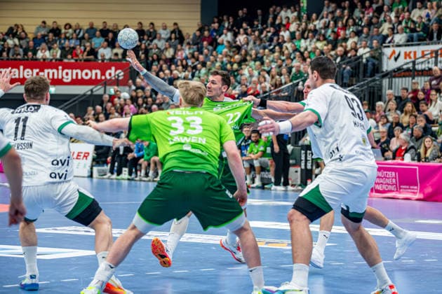 Handball Bundesliga HSG Wetzlar Füchse Berlin, 11 02 26 Jona Schoch HSG Wetzlar, 22 , Georg Löwen HSG Wetzlar, 33 , Mijajlo Marseni Füchse Berlin, 93 , Lasse Andersson Füchse Berlin, 11 Handball Bundesliga HSG Wetzlar Füchse Berlin Wetzlar, 11 02 26 Copyright: xBEAUTIFULxSPORTS Roeczeyx