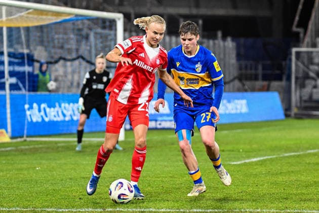Soccer I Women I 2025 2026 season I Bundesliga I 16 matchday I FC Carl Zeiss Jena FC Bayern Munich I 11 02 2026 duel Pernille Harder 21, FC Bayern Munich and Gwendolyn Mummert 27, FC Carl Zeiss Jena Jena Ernst Abbe Sportfeld, ad hoc Arena Thüringen Germany Copyright: xLobeca InesxHähnelx