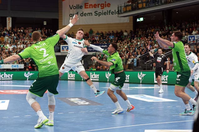 11 02 2026, xovx, Handball Daikin Handball Bundesliga, HSG Wetzlar Füchse Berlin v l Nikola Grahovac HSG Wetzlar , Tobias Schjölberg Gröndahl Füchse Berlin , Ahmet Nafea HSG Wetzlar , Josip Simic HSG Wetzlar Wetzlar Buderus Arena Hessen Germany EN