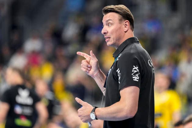 Filip Jicha coach, head coach, THW , gives instructions, gestures, gesticulates with arms, single picture, single photo, action, action, 11 02 2026, Mannheim Germany , Handball, Bundesliga, Rhein Neckar Löwen THW Kiel xozx