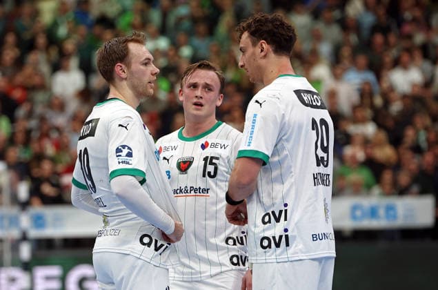 11 02 2026, xovx, Handball Daikin Handball Bundesliga, HSG Wetzlar Füchse Berlin v l Mathias Gidsel Füchse Berlin , Tobias Schjölberg Gröndahl Füchse Berlin , Lukas Herburger Füchse Berlin Wetzlar Buderus Arena Hessen Germany EN