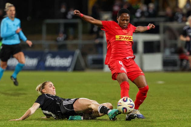 FBL UEFA Women™s Europa Cup 2025 26 Eintracht Frankfurt Nordsjaelland Laura Freigang Eintracht Frankfurt , Bongeka Gamede Nordsaelland battles for the Ball during the Women™s Europa Cup match between Eintracht Frankfurt and Nordsaelland at Stadion am Brentanobad in Frankfurt am Main, Germany, February 11, 2026 Copyright: JoaquimxFerreira
