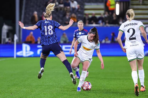 260211 UWCL OH Leuven vs Arsenal Chloe Kelly (18) of Arsenal and Aurelie Reynders (10) of OH Leuven pictured during the soccer match between OH Leuven (BEL) and Arsenal (ENG), KO play offs first leg, 2025-2026 season of UEFA Womens Champions League , on Wednesday 11 February 2026 in LEUVEN , Belgium . PHOTO SPORTPIX Sevil Oktem LEUVEN DEN DREEF Vlaams-Brabant Belgium  Copyright: xSportpix.bex xSevilxOktemxSevilxOktemx