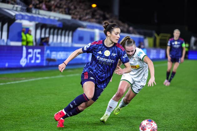 260211 UWCL OH Leuven vs Arsenal Emily Fox (2) of Arsenal and Flo Hermans (21) of OH Leuven pictured during the soccer match between OH Leuven (BEL) and Arsenal (ENG), KO play offs first leg, 2025-2026 season of UEFA Womens Champions League , on Wednesday 11 February 2026 in LEUVEN , Belgium . PHOTO SPORTPIX Sevil Oktem LEUVEN DEN DREEF Vlaams-Brabant Belgium  Copyright: xSportpix.bex xSevilxOktemxSevilxOktemx