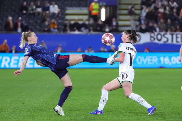 260211 UWCL OH Leuven vs Arsenal Chloe Kelly (18) of Arsenal and Aurelie Reynders (10) of OH Leuven pictured during the soccer match between OH Leuven (BEL) and Arsenal (ENG), KO play offs first leg, 2025-2026 season of UEFA Womens Champions League , on Wednesday 11 February 2026 in LEUVEN , Belgium . PHOTO SPORTPIX Sevil Oktem LEUVEN DEN DREEF Vlaams-Brabant Belgium  Copyright: xSportpix.bex xSevilxOktemxSevilxOktemx