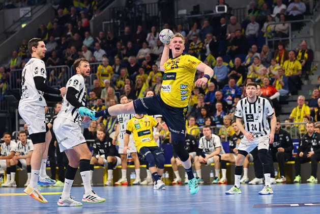 Goal throw by Haukur Thrastarson Rhein Neckar Loewen, 25 GER, Rhein Neckar Loewen vs THW Kiel, Handball, Daikin Handball Bundesliga, Matchday 20, Season 2025 2026, 11 02 2026 GER, Rhein Neckar Loewen vs THW Kiel, Handball, Daikin Handball Bundesliga, Matchday 20, Season 2025 2026, 11 02 2026 Mannheim Copyright: xEibner-Pressefoto RenexWeissx EP_RWS