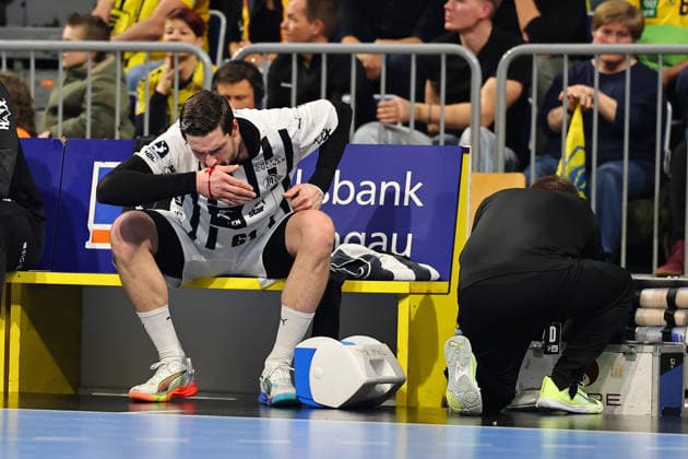 Hendrik Pekeler THW Kiel, 61 bleeding heavily from the nose GER, Rhein Neckar Loewen vs THW Kiel, Handball, Daikin Handball Bundesliga, Matchday 20, Season 2025 2026, 11 02 2026 GER, Rhein Neckar Loewen vs THW Kiel, Handball, Daikin Handball Bundesliga, Matchday 20, Season 2025 2026, 11 02 2026 Mannheim Copyright: xEibner-Pressefoto RenexWeissx EP_RWS