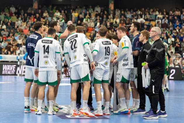 Nicole Krickau Fuechse Berlin, Coach takes a time-out GER, HSG Wetzlar vs Fuechse Berlin, Handball, 1 Bundesliga Men, Matchday 20, Season 2025 2026, 11 02 2026 GER, HSG Wetzlar vs Fuechse Berlin, Handball, 1 Bundesliga Men, Matchday 20, Season 2025 2026, 11 02 2026 Wetzlar Copyright: xEibner-Pressefoto GerhardxWingenx EP_GWR