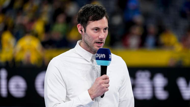 Uwe Gensheimer Sports Director, RNL , single picture, single photo, action, action, with microphone during interview with Dyn, TV, television, 11 02 2026, Mannheim Germany , Handball, Bundesliga, Rhein Neckar Löwen THW Kiel xozx