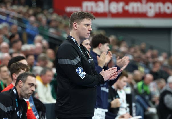 11 02 2026, xovx, Handball Daikin Handball Bundesliga, HSG Wetzlar Füchse Berlin Coach Nicolej Krickau Füchse Berlin Wetzlar Buderus Arena Hessen Germany EN