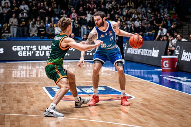 11 02 2026, xhfmx, Basketball easyCredit BBL Bundesliga, Frankfurt Skyliners VET CONCEPT Gladiators Trier v l Steven Ashworth VET Concept Gladiators Trier , Logan Johnson Skyliners Frankfurt DFL DFB REGULATIONS PROHIBIT ANY USE OF PHOTOGRAPHS as IMAGE SEQUENCES and or QUASI VIDEO Frankfurt am Main