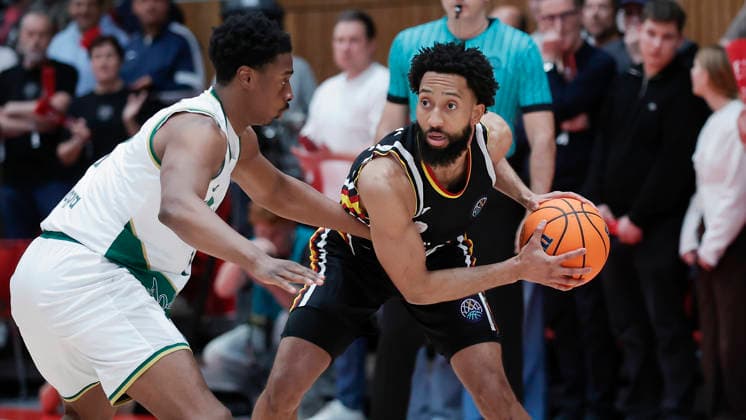 In the picture from left Chase Audige Unicaja Malaga, 1 against Davion Mintz Wuerzburg Baskets, 10 11 02 2026, Fitness First Wuerzburg Baskets vs Unicaja Malaga, Basketball Champions League, Round of 16, Group K, Matchday 4, Germany, 97072, tectake Arena Wuerzburg, Copyright: HMBxMedia xJulienxBecker