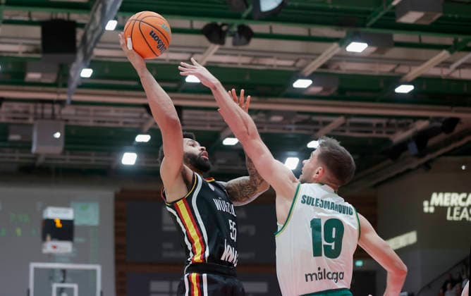 In the picture from left David Muenkat Wuerzburg Baskets, 55 against Emir Sulejmanovic Unicaja Malaga, 19 11 02 2026, Fitness First Wuerzburg Baskets vs Unicaja Malaga, Basketball Champions League, Round of 16, Group K, Matchday 4, Germany, 97072, tectake Arena Wuerzburg, Copyright: HMBxMedia xJulienxBecker
