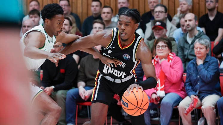 In the picture from left Chase Audige Unicaja Malaga, 1 against Marcus Carr Wuerzburg Baskets, 5 11 02 2026, Fitness First Wuerzburg Baskets vs Unicaja Malaga, Basketball Champions League, Round of 16, Group K, Matchday 4, Germany, 97072, tectake Arena Wuerzburg, Copyright: HMBxMedia xJulienxBecker