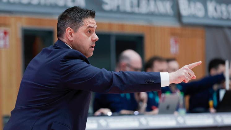 In the picture Head Coach Sasa Filipovski Wuerzburg Baskets with instructions 11 02 2026, Fitness First Wuerzburg Baskets vs Unicaja Malaga, Basketball Champions League, Round of 16, Group K, Matchday 4, Germany, 97072, tectake Arena Wuerzburg, Copyright: HMBxMedia xJulienxBecker