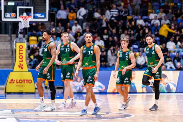 easycredit BBL, Frankfurt Skyliners VET CONCEPT Gladiators Trier, 11 02 2026 The starting five from Trier Urald King VET CONCEPT Gladiators Trier, 20 Marten Linßen VET CONCEPT Gladiators Trier, 12 Jordan Roland VET CONCEPT Gladiators Trier, 15 Steven Ashworth VET CONCEPT Gladiators Trier, 1 Clayton Guillozet VET CONCEPT Gladiators Trier, 4 Game of the easycredit BBL Frankfurt Skyliners VET CONCEPT Gladiators Trier on Matchday 19 of the 25 26 season at the Süwag Energie ARENA on 11 02 2026 Copyright: xBEAUTIFULxSPORTS Hahnex