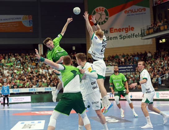 11 02 2026, xovx, Handball Daikin Handball Bundesliga, HSG Wetzlar Füchse Berlin v l Nikola Grahovac HSG Wetzlar , Niklas Theiß HSG Wetzlar , Lasse Bredekjaer Andersson Füchse Berlin , Matthes Langhoff Füchse Berlin , Philipp Ahouansou HSG Wetzlar , Max Darj Füchse Berlin Wetzlar Buderus Arena Hessen Germany EN