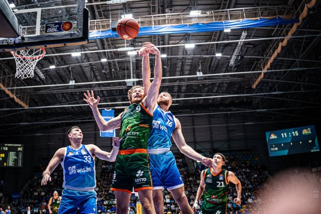 11 02 2026, xhfmx, Basketball easyCredit BBL Bundesliga, Frankfurt Skyliners VET CONCEPT Gladiators Trier v l Marco Hollersbacher VET Concept Gladiators Trier , Radii Caisin Skyliners Frankfurt DFL DFB REGULATIONS PROHIBIT ANY USE OF PHOTOGRAPHS as IMAGE SEQUENCES and or QUASI VIDEO Frankfurt am Main