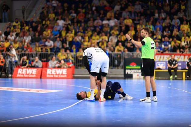 Scene with players from Team THW Kiel and Team Rhein Neckar Löwen during a stoppage in play Rhein Neckar Löwen vs THW Kiel Copyright: xspeedshotx