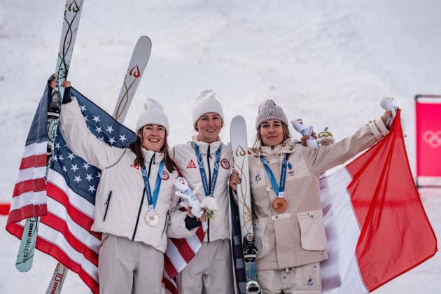 (260211) -- LIVIGNO, Feb. 11, 2026 -- Gold medalist Elizabeth Lemley (C) of the United States, silver medalist Jaelin Kauf (L) of the United States and bronze medalist Perrine Laffont of France pose for a photo during the awarding ceremony after the freestyle skiing women s moguls final at the Milan-Cortina 2026 Olympic Winter games, Winterspiele,Spiele, Summer games in Livigno, Italy, Feb. 11, 2026. ) (MICO2026)ITALY-LIVIGNO-OLYMPIC WINTER GAMES-FREESTYLE SKIING WOMEN S MOGULS-FINAL HuxChao 