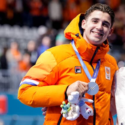 2026-02-11 Speed skating, Eisschnelllauf - Milano Cortina 2026 Winter Olympics - Day 5 MILAN, ITALY - FEBRUARY 11: Jenning de Boo of the Netherlands poses with his medal after in a training session during Day 5 of Speed Skating - Milano Cortina 2026 Winter Olympics at Milano Speed Skating Stadium on February 11, 2026 in Milan, Italy. (Photo by Joris Verwijst BSR Agency) Milan Italy Content not available for redistribution in The Netherlands directly or indirectly through any third parties. Copyright: xBSRxAgencyx