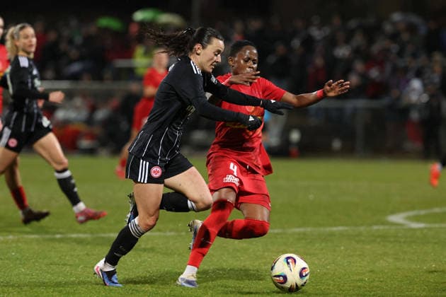 FBL UEFA Women™s Europa Cup 2025 26 Eintracht Frankfurt Nordsjaelland Hayley Raso Eintracht Frankfurt , Bongeka Gamede Nordsaelland during the Women™s Europa Cup match between Eintracht Frankfurt and Nordsaelland at Stadion am Brentanobad in Frankfurt am Main, Germany, February 11, 2026 Copyright: JoaquimxFerreira