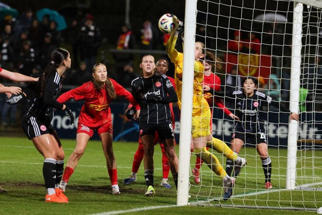 FBL UEFA Women™s Europa Cup 2025 26 Eintracht Frankfurt Nordsjaelland goalkeeper Ella Maria Ervasti Nordsaelland in action, with the ball during the Women™s Europa Cup match between Eintracht Frankfurt and Nordsaelland at Stadion am Brentanobad in Frankfurt am Main, Germany, February 11, 2026 Copyright: JoaquimxFerreira