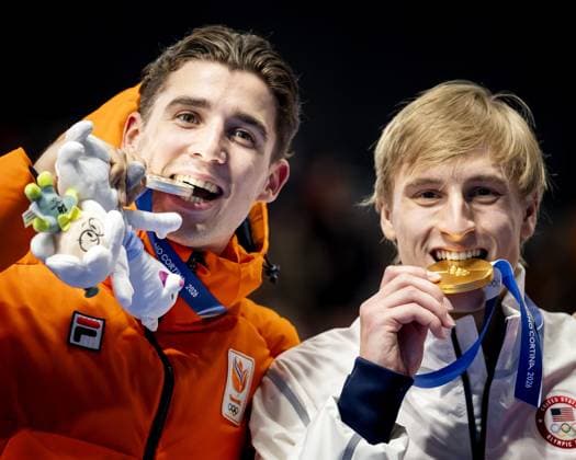 MILAN - Jenning de Boo and Jordan Stolz of the United States during the 1,000-meter Speed skating, Eisschnelllauf medal ceremony at the Milan Speed Skating Stadium at the Milan Winter Olympics. SEM VAN DER WAL ANP xVIxANPxSportx xxANPxIVx 550374018 originalFilename: 550374018.jpg