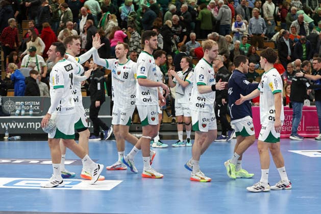 11 02 2026, xovx, Handball Daikin Handball Bundesliga, HSG Wetzlar Füchse Berlin The players of Füchse Berlin celebrate the 41 27 victory at HSG Wetzlar Wetzlar Buderus Arena Hessen Germany EN
