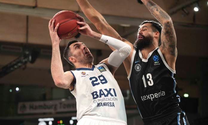 Photo Pierre ORIOLA Manresa throws against Martin BREUNIG Towers Basketball Euroliga Eurocup on Wed 11 02 2026 Towers Hamburg Baxi Manresa