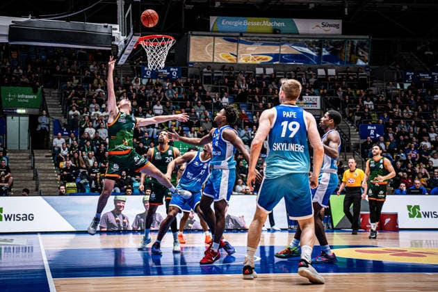 11 02 2026, xhfmx, Basketball easyCredit BBL Bundesliga, Frankfurt Skyliners VET CONCEPT Gladiators Trier v l Steven Ashworth VET Concept Gladiators Trier , Jaedon LeDee Skyliners Frankfurt , Nahiem Alleyne Skyliners Frankfurt DFL DFB REGULATIONS PROHIBIT ANY USE OF PHOTOGRAPHS as IMAGE SEQUENCES and or QUASI VIDEO Frankfurt am Main