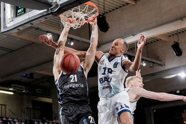 Germany Basketball EuroCup Season 2025 26 18 Matchday Veolia Towers Hamburg vs BAXI Manresa Inselpark Arena Hamburg Devon Daniels Veolia Towers Hamburg, 21 , Gustav Knudsen BAXI Manresa, 18 Copyright: xStefanxTrochax
