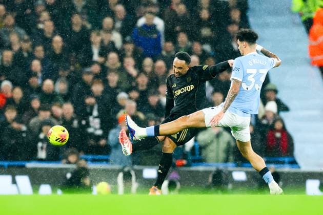 Kenny Tete of Fulham & Nico O Reilly of Manchester City Manchester City v Fulham, Premier League, Football, Etihad Stadium, Manchester, UK - 11 Feb 2026Manchester Etihad Stadium United Kingdom EDITORIAL USE ONLY No use with unauthorised audio, video, data, fixture lists, club league logos or live services. Online in-match use limited to 120 images, no video emulation. No use in betting, games or single club league player publications. Copyright: xPaulxCurrie Shutterstockx 16540352ct