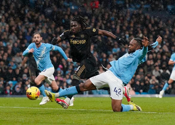 Manchester, England, 11th February 2026. Antoine Semenyo of Manchester City scores the opening goal during the Manchester City vs Fulham Premier League match at the Etihad Stadium, Manchester. Picture credit should read: Andrew Yates Sportimage EDITORIAL USE ONLY. No use with unauthorised audio, video, data, fixture lists, club league logos or live services. Online in-match use limited to 120 images, no video emulation. No use in betting, games or single club league player publications. SPI_011_AY_MAN_CITY_FULHAM SPI-4519-0011