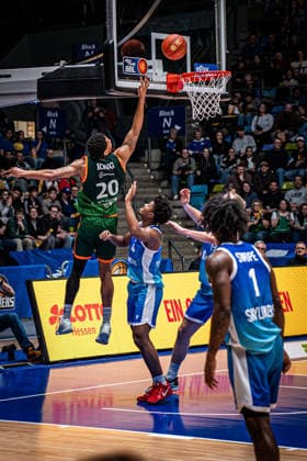 11 02 2026, xhfmx, Basketball easyCredit BBL Bundesliga, Frankfurt Skyliners VET CONCEPT Gladiators Trier v l Urald King VET Concept Gladiators Trier , Nahiem Alleyne Skyliners Frankfurt DFL DFB REGULATIONS PROHIBIT ANY USE OF PHOTOGRAPHS as IMAGE SEQUENCES and or QUASI VIDEO Frankfurt am Main