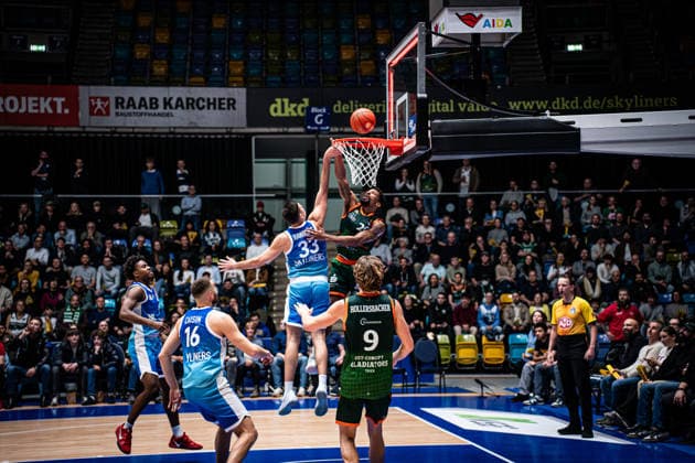 11 02 2026, xhfmx, Basketball easyCredit BBL Bundesliga, Frankfurt Skyliners VET CONCEPT Gladiators Trier v l Ryan Hawkins Skyliners Frankfurt , Urald King VET Concept Gladiators Trier DFL DFB REGULATIONS PROHIBIT ANY USE OF PHOTOGRAPHS as IMAGE SEQUENCES and or QUASI VIDEO Frankfurt am Main