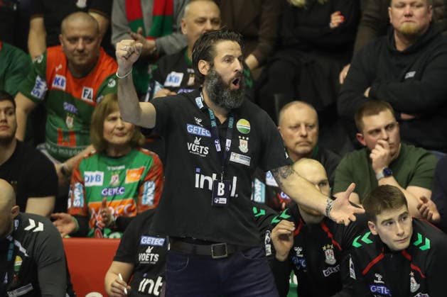 11 02 2026, xtgx, Handball, Daikin HBL, SC Magdeburg TBV Lemgo v l Bennet Wiegert Magdeburg, Trainer Jubel, Torjubel, jubelt ueber das Tor, celebrate the goal, celebration Magdeburg