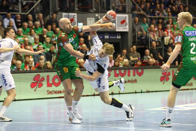 11 02 2026, xtgx, Handball, Daikin HBL, SC Magdeburg TBV Lemgo v l Oscar Bergendahl Magdeburg, 54 , Lukas Hutecek Lemgo, 2 duel, duel, fight, tackle Magdeburg