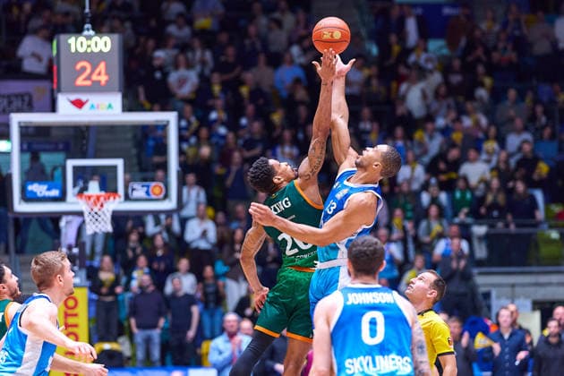 TippOff Urald King Gladiators Trier, 20 , Jaedon Le Dee Frankfurt Skyliners, 13 GER, Skyliners Frankfurt vs Gladiators Trier, Basketball, Matchday 19, EasyCredit Bundesliga, Season 2025 2026, 11 02 2026 GER, Skyliners Frankfurt vs Gladiators Trier, Basketball, Matchday 19, EasyCredit Bundesliga, Season 2025 2026, 11 02 2026 Frankfurt Main Copyright: xEibner-Pressefoto GeraldxOelze-dexStoppanyx EP_ODS