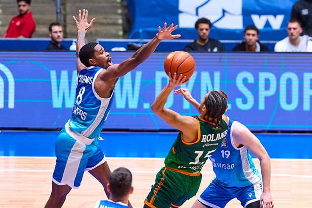 Block attempt by William Christmas Frankfurt Skyliners, 08 against Jordan Roland Gladiators Trier, 15 GER, Skyliners Frankfurt vs Gladiators Trier, Basketball, 19 Matchday, EasyCredit Bundesliga, Season 2025 2026, 11 02 2026 GER, Skyliners Frankfurt vs Gladiators Trier, Basketball, 19 Matchday, EasyCredit Bundesliga, Season 2025 2026, 11 02 2026 Frankfurt Main Copyright: xEibner-Pressefoto GeraldxOelze-dexStoppanyx EP_ODS
