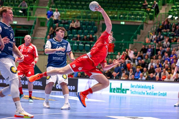 11 02 2026, Handball, 1 HBL, Bergischer HC MT Melsungen, 20 Matchday, Uni Halle Wuppertal Reynir Stefansson Melsungen 19 throws the ball on goal North Rhine-Westphalia Germany
