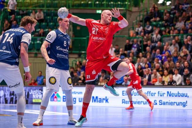 11 02 2026, Handball, 1 HBL, Bergischer HC MT Melsungen, 20 Matchday, Uni Halle Wuppertal Arnar Freyr Arnarsson Melsungen 21 throws the ball on goal North Rhine-Westphalia Germany