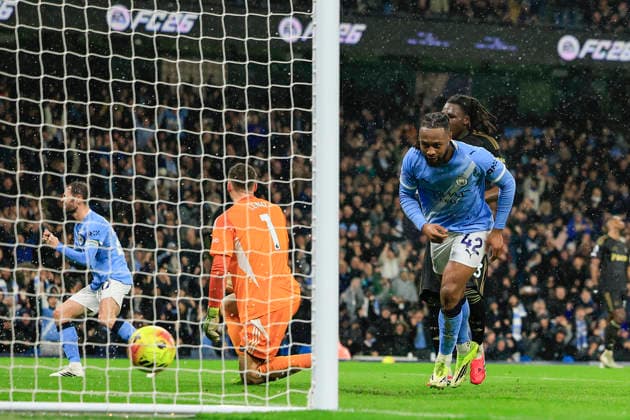 Manchester City v Fulham, Premier League Antione Semenyo (42) of Manchester City celebrates scoring to make it 1-0 during the Premier League match between Manchester City and Fulham at the Etihad Stadium, Manchester, UK on 11 February 2026. Manchester Etihad Stadium Manchester UK Editorial use only DataCo restrictions apply See www.football-dataco.com , Copyright: xConorxMolloyx PSI-23725-0024