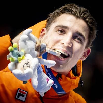 MILAN - Jenning de Boo during the 1,000-meter Speed skating, Eisschnelllauf medal ceremony at the Milan Speed Skating Stadium at the Milan Winter Olympics. SEM VAN DER WAL ANP xVIxANPxSportx xxANPxIVx 550376098 originalFilename: 550376098.jpg