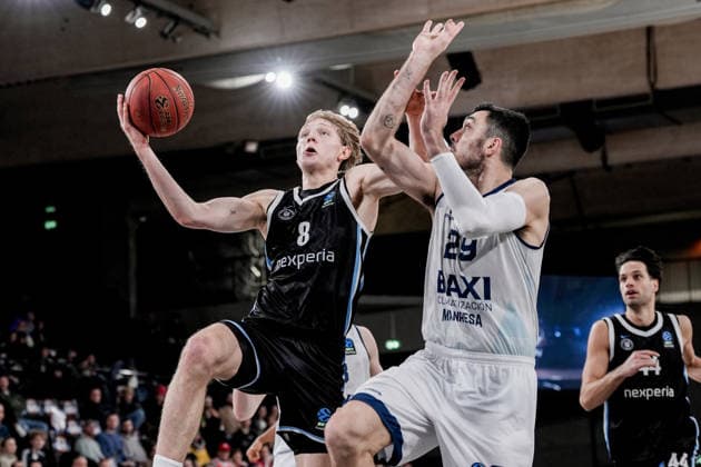 Germany Basketball EuroCup Season 2025 26 18 Matchday Veolia Towers Hamburg vs BAXI Manresa Inselpark Arena Hamburg Jared Grey Veolia Towers Hamburg, 8 , Pierre Oriola BAXI Manresa, 29 , Benedikt Turudic Veolia Towers Hamburg, 44 Copyright: xStefanxTrochax