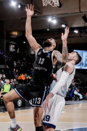 Germany Basketball EuroCup Season 2025 26 18 Matchday Veolia Towers Hamburg vs BAXI Manresa Inselpark Arena Hamburg Martin Breunig Veolia Towers Hamburg, 13 , Pierre Oriola BAXI Manresa, 29 Copyright: xStefanxTrochax