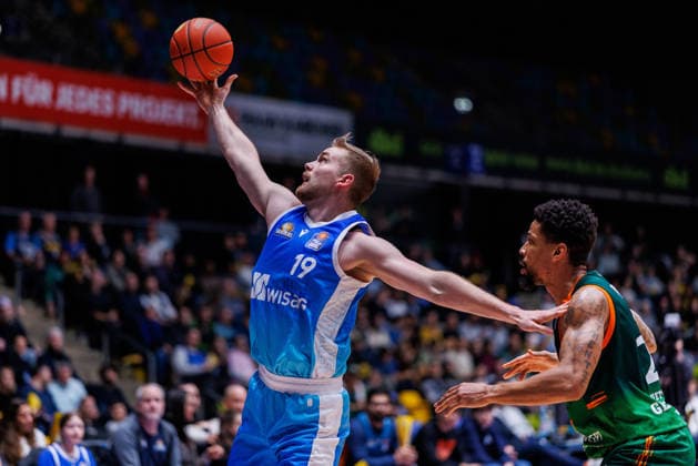 easycredit BBL, Frankfurt Skyliners VET CONCEPT Gladiators Trier, 11 02 2026 Till Pape Frankfurt Skyliners, 19 against Urald King VET CONCEPT Gladiators Trier, 20 Game of the easycredit BBL Frankfurt Skyliners VET CONCEPT Gladiators Trier on matchday 19 of the 25 26 season in the Süwag Energie ARENA on 11 02 2026 Copyright: xBEAUTIFULxSPORTS Hahnex