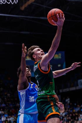 easycredit BBL, Frankfurt Skyliners VET CONCEPT Gladiators Trier, 11 02 2026 Steven Ashworth VET CONCEPT Gladiators Trier, 1 with a lay-up against Nahiem Alleyne Frankfurt Skyliners, 4 Game of easycredit BBL Frankfurt Skyliners VET CONCEPT Gladiators Trier on Matchday 19 of Season 25 26 at Süwag Energie ARENA on 11 02 2026 Copyright: xBEAUTIFULxSPORTS Hahnex