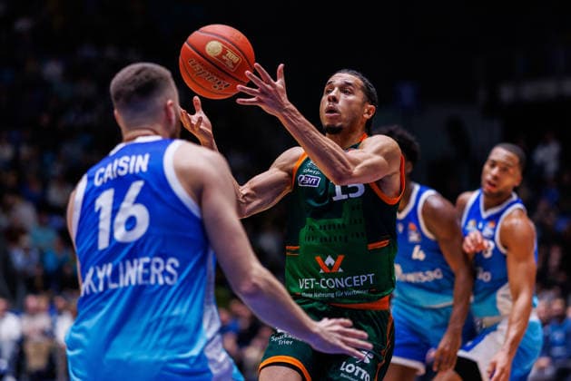 easycredit BBL, Frankfurt Skyliners VET CONCEPT Gladiators Trier, 11 02 2026 Jordan Roland VET CONCEPT Gladiators Trier, 15 against Radii Caisin Frankfurt Skyliners, 16 Game of the easycredit BBL Frankfurt Skyliners VET CONCEPT Gladiators Trier on matchday 19 of the 25 26 season in the Süwag Energie ARENA on 11 02 2026 Copyright: xBEAUTIFULxSPORTS Hahnex